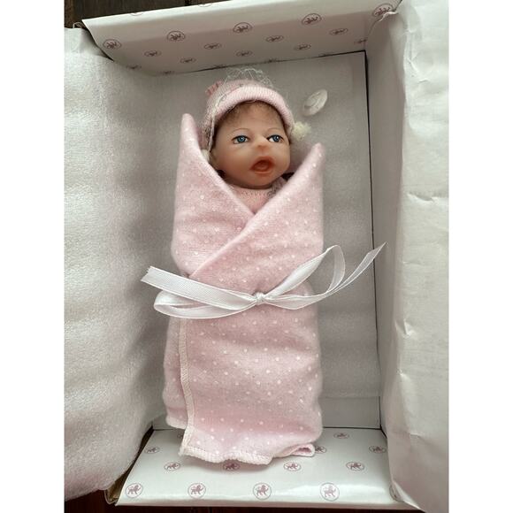 Ashton Drake 'Handful of Joy' "Heavenly Handfuls" Mini Collection Doll - Picture 1 of 8